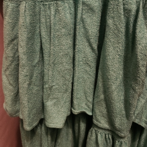 Green Sleeveless Dress with Ruffle Detail - Picture 3 of 4